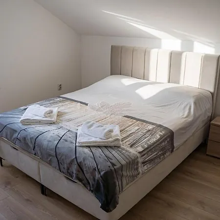 Stunning View Balcony, Walk To Old Bridge *