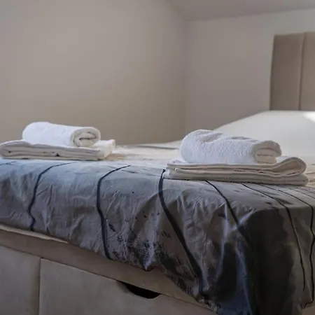 Stunning View Balcony, Walk To Old Bridge *