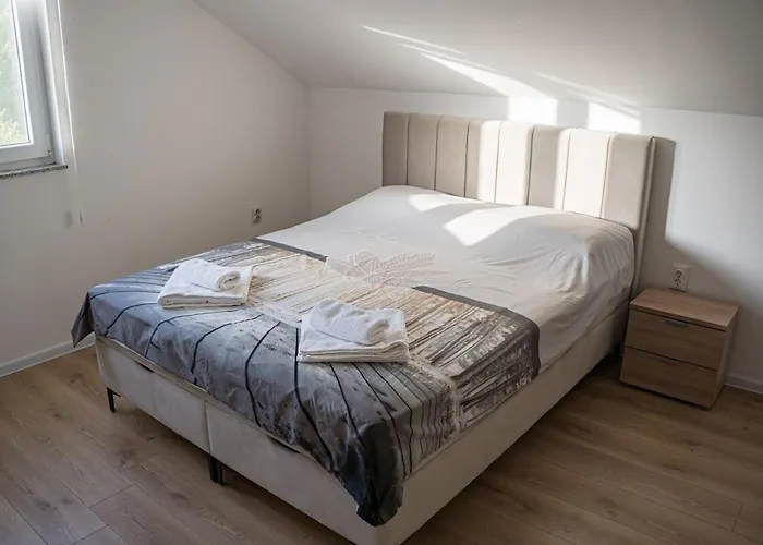 Stunning View Balcony, Walk To Old Bridge *