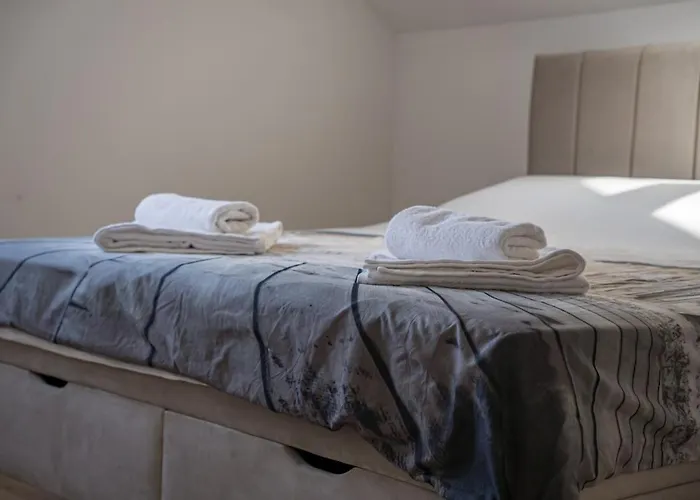 Stunning View Balcony, Walk To Old Bridge *